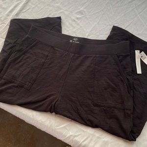T by Talbots upf 50 light weight capris NWT